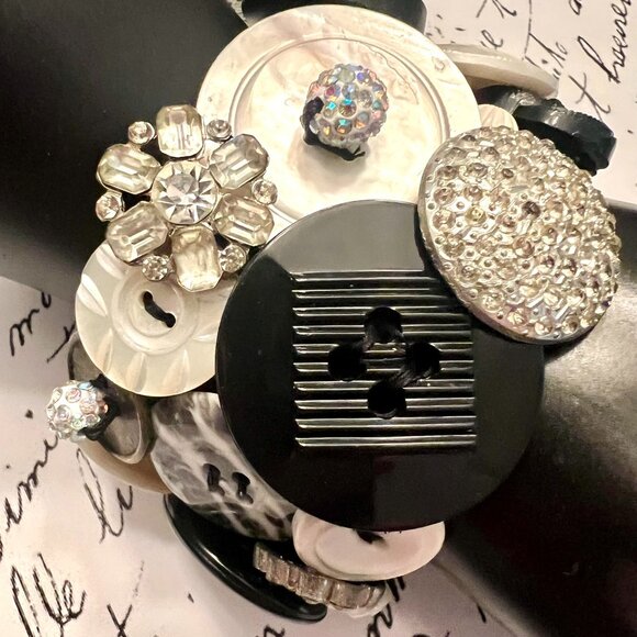 Exquisite Chunky CUFF/BRACELET/BANGLE Adorned w/Vintage Buttons and Rhinestones - Picture 4 of 6